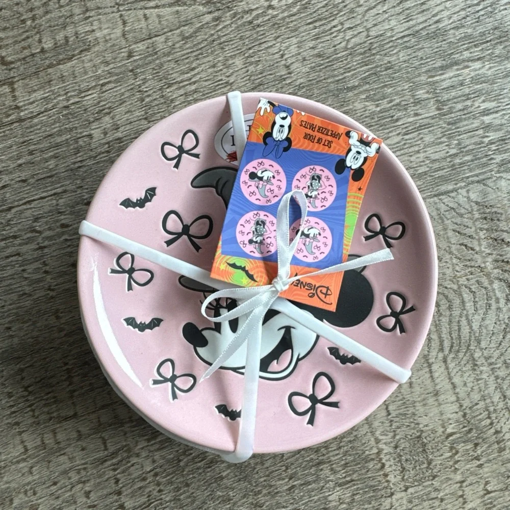 Disney Halloween Witch Minnie Mouse Appetizer Plates 4pc Holiday plate bows fun